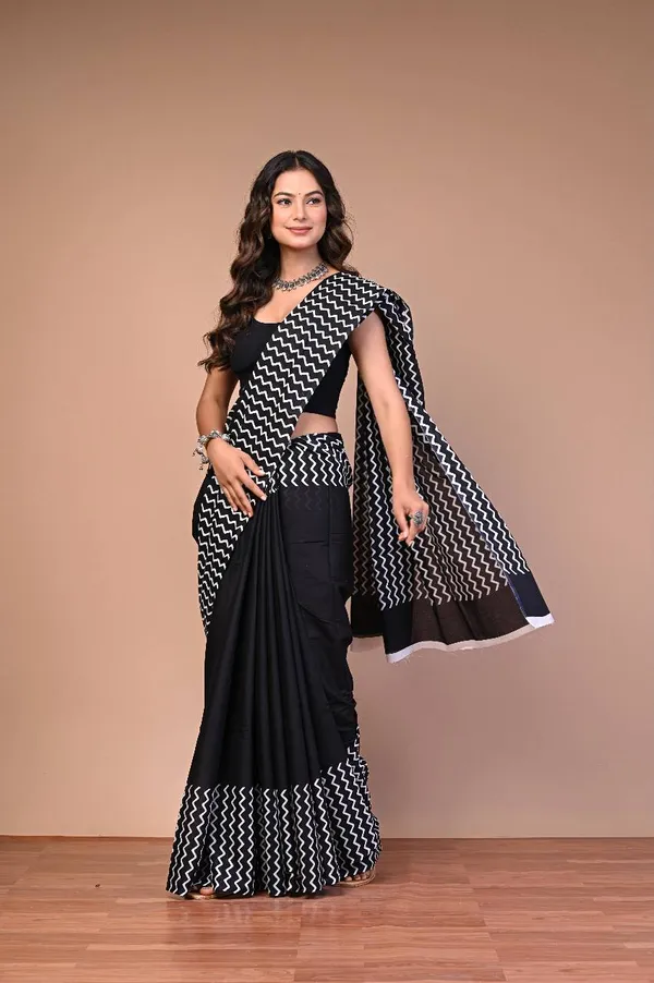 Black_Cotton_Mulmul_Chevron_Printed_Saree_For_Women