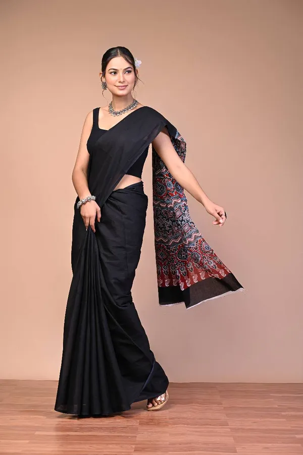 Black_Cotton_Mulmul_Ajrakh_Pallu_Saree_For_Women