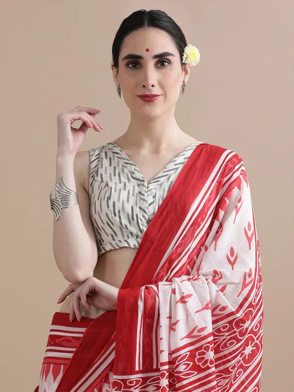 Red_White_Cotton_Mulmul_Ikat_Print_Saree_For_Women