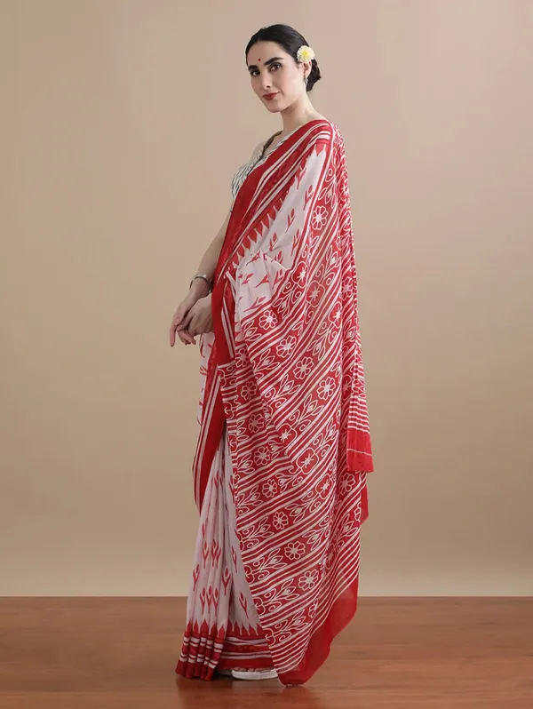 Red_White_Cotton_Mulmul_Ikat_Print_Saree_For_Women