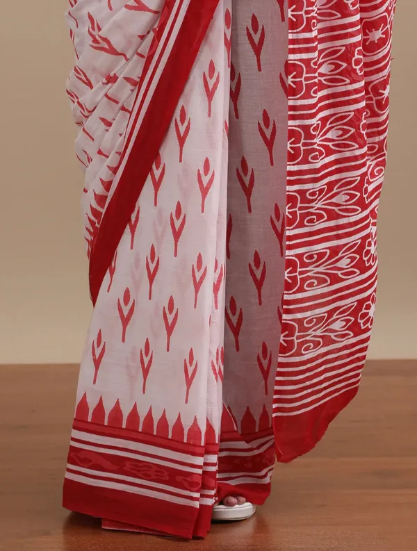 Red_White_Cotton_Mulmul_Ikat_Print_Saree_For_Women