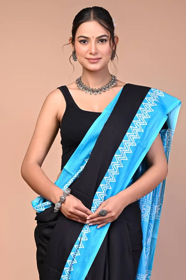 Blue_Black_Cotton_Mulmul_Dabu_Printed_Saree_For_Women
