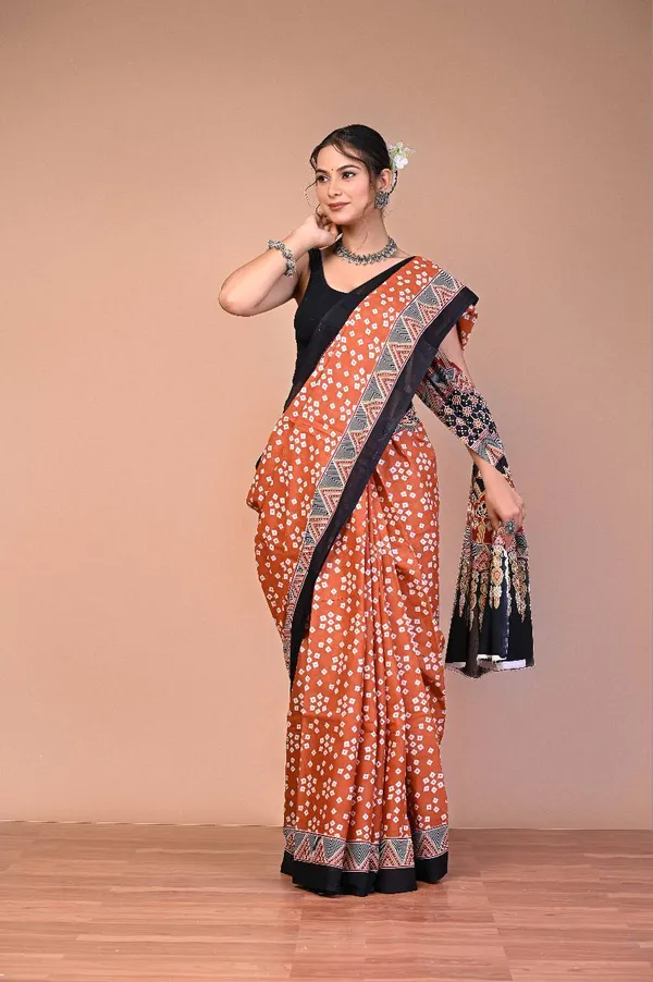 Red_Black_Cotton_Mulmul_Bandhej_Dot_Print_Saree_For_Women