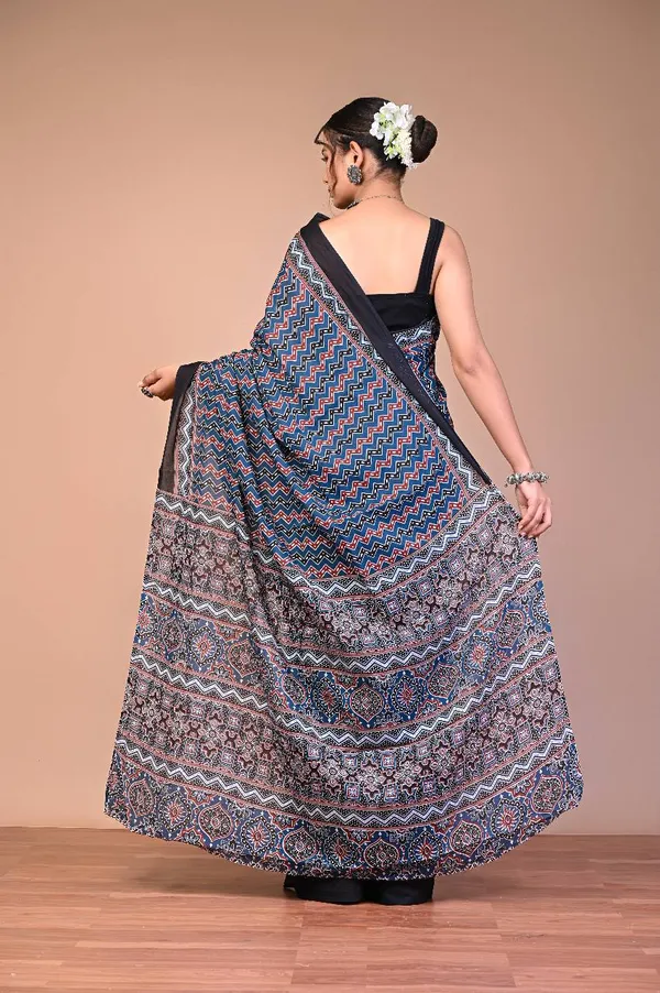 Black_Cotton_Mulmul_Ajrakh_Chevron_Print_Saree_For_Women