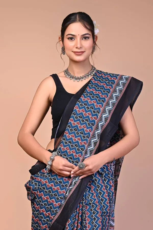 Black_Cotton_Mulmul_Ajrakh_Chevron_Print_Saree_For_Women