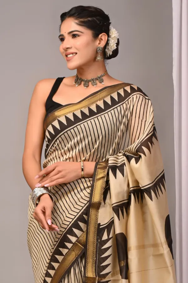 Beige_Maheshwari_Silk_Striped_Temple_Border_Saree_For_Women