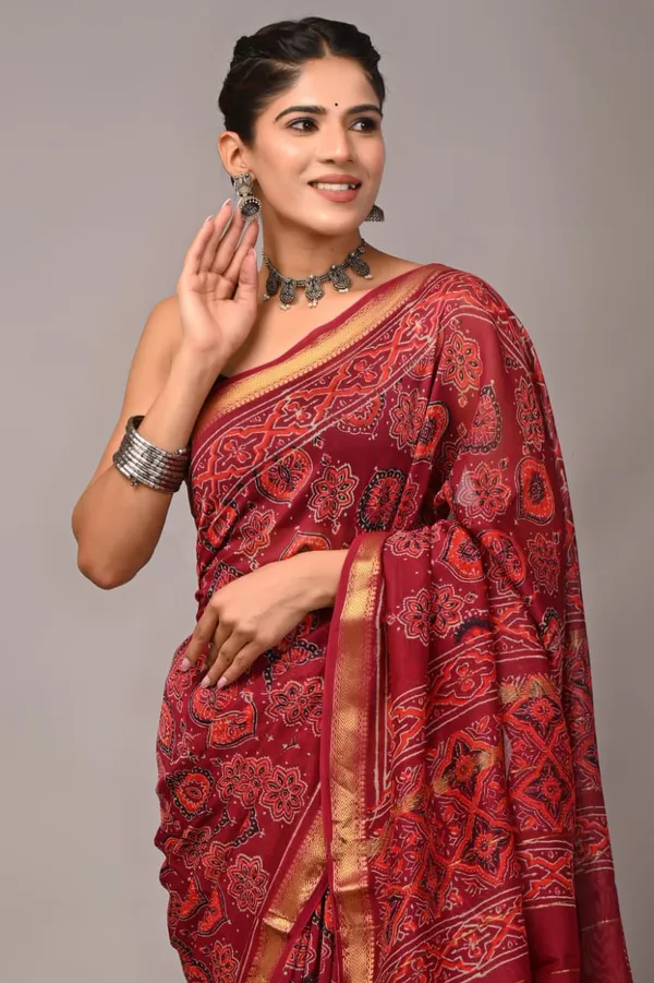 Maroon_Maheshwari_Silk_Kantha_Embroidered_Gold_Border_Saree_For_Women