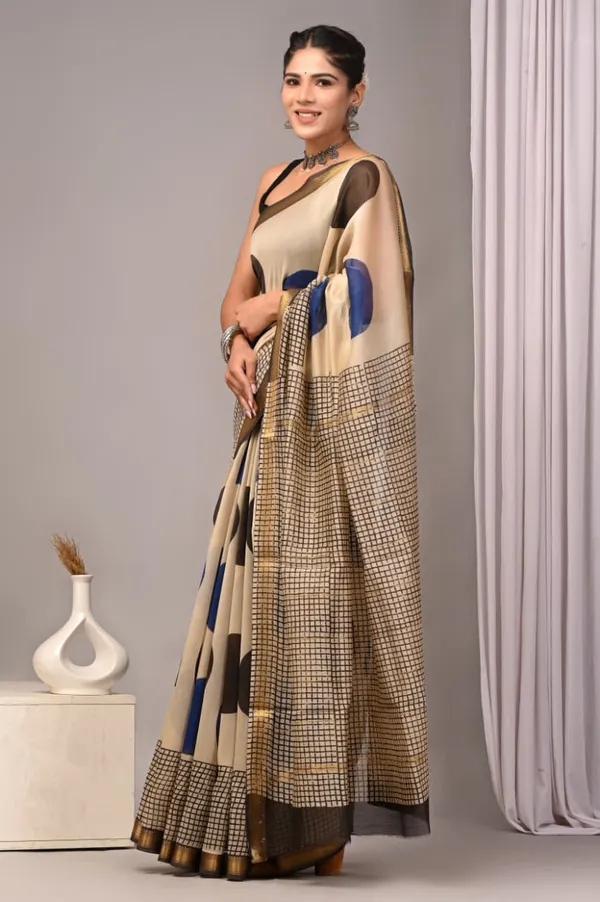 Beige_Maheshwari_Silk_Geometric_Print_Gold_Border_Saree_For_Women
