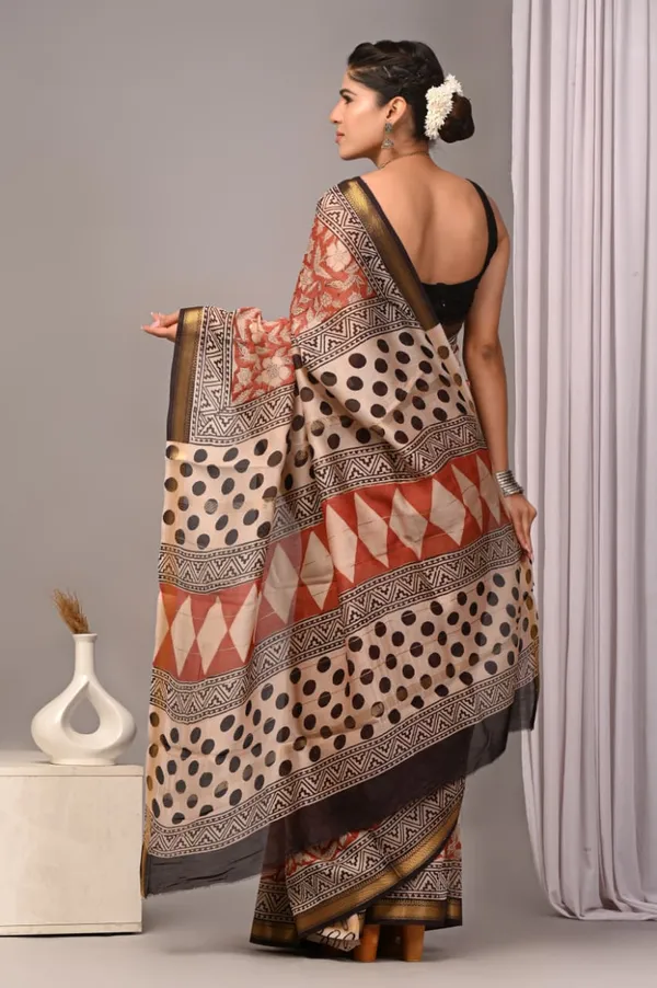 Beige_Maheshwari_Silk_Printed_Geometric_Border_Saree_For_Women