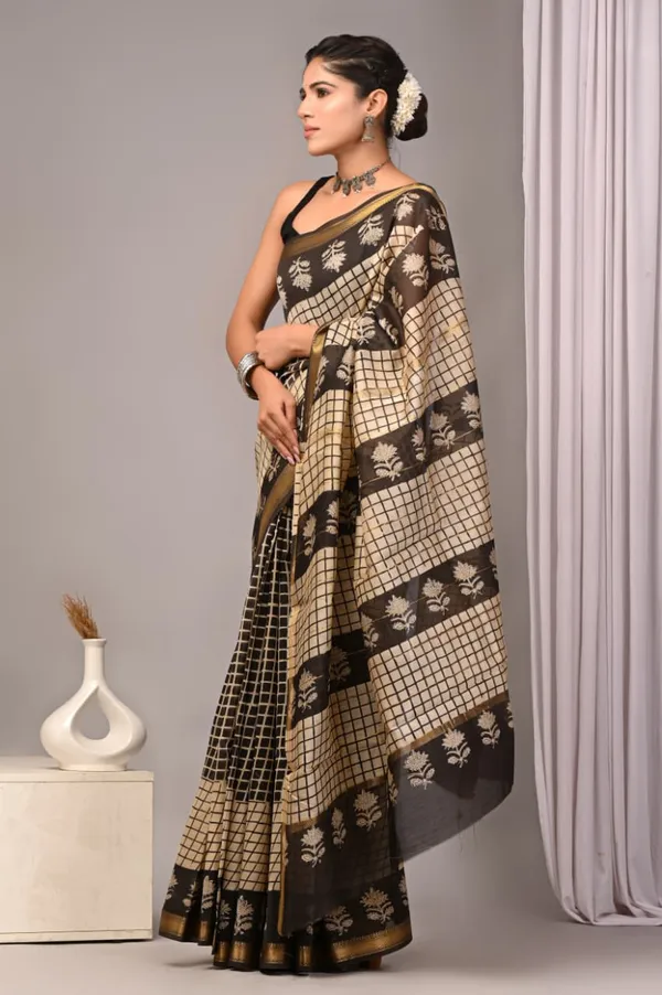 Black_Beige_Maheshwari_Silk_Checked_Floral_Border_Saree_For_Women