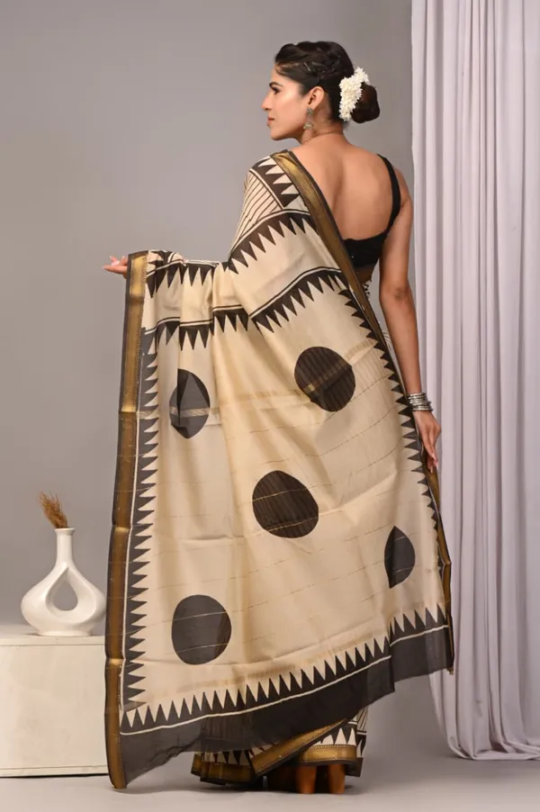 Beige_Maheshwari_Silk_Striped_Temple_Border_Saree_For_Women