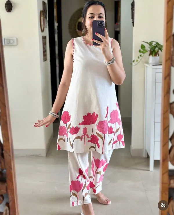 Pink_White_Cotton_Flex_Tunic_Palazzo_Co-Ord_Set_For_Women