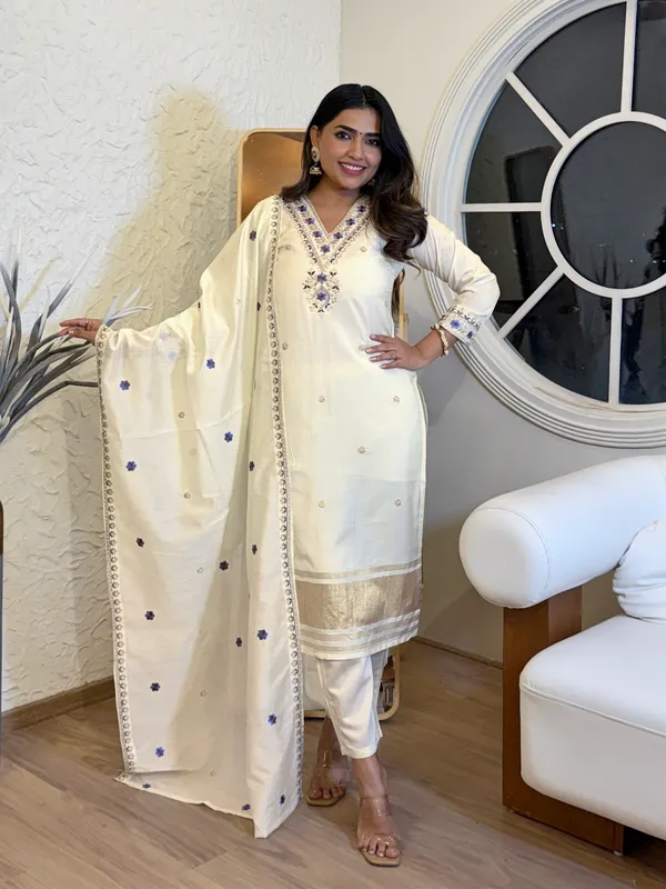 Off_White_Viscose_Silk_Premium_Kurta_Set_For_Women