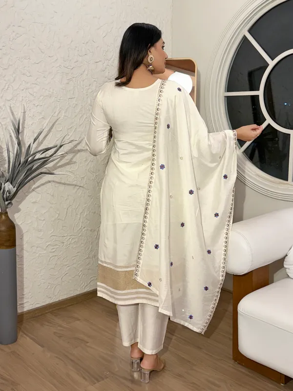 Off_White_Viscose_Silk_Premium_Kurta_Set_For_Women
