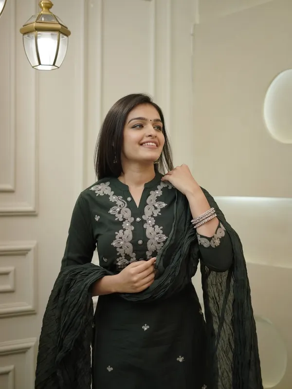Dark_Green_Rayon_Slub_Premium_Kurta_Set_With_Dupatta_For_Women