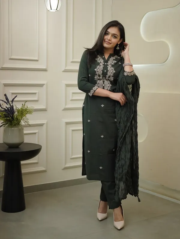 Dark_Green_Rayon_Slub_Premium_Kurta_Set_With_Dupatta_For_Women