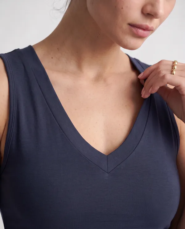 Women’s_Navy_Blue_Sleeveless_V-Neck_Fitted_Crop_Top