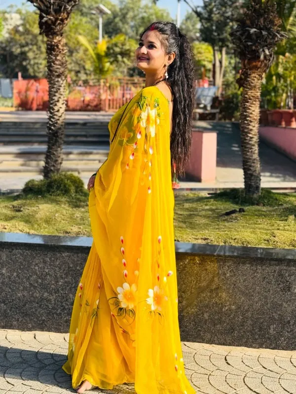 Yellow_Chiffon_Hand_Painted_Saree_For_Women