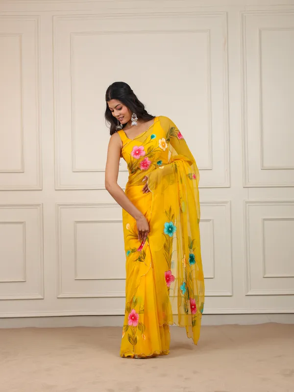 Yellow_Chiffon_Hand_Painted_Saree_For_Women
