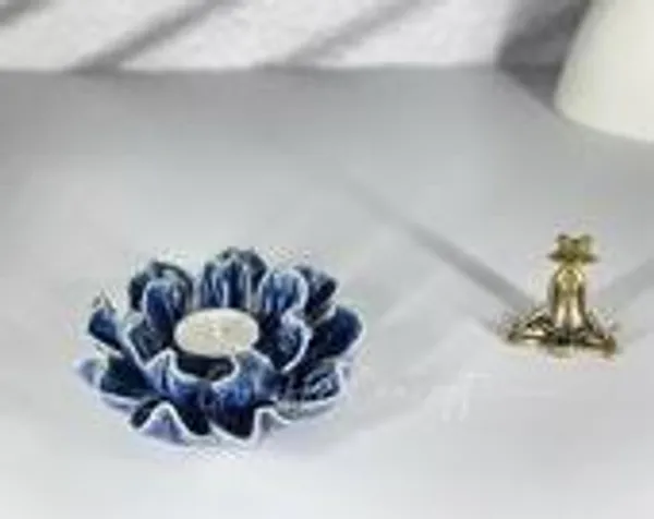 Blue_Pottery_Decorative_Blue_Lotus_Bloom_Candle_Holder