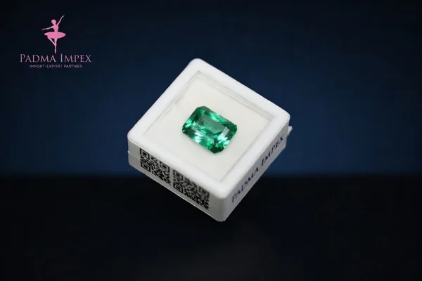 Green_Emerald_Cut_Verdant_Emerald_Gemstone