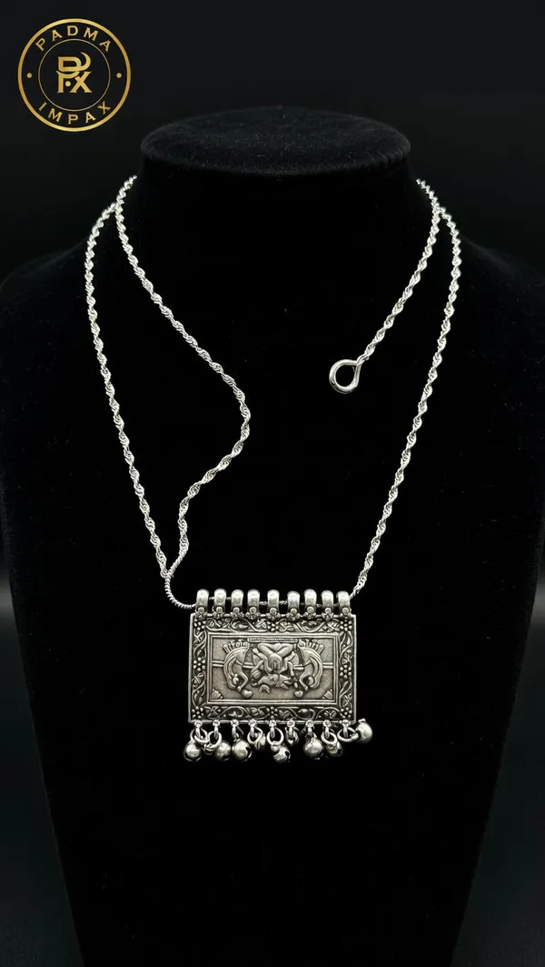 Silver_Oxidized_Elephant_Motif_Necklace_For_Women