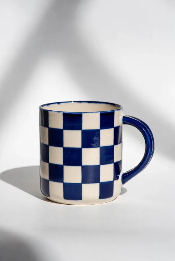Blue_Pottery_Checkered_Blue_And_White_Coffee_Mug