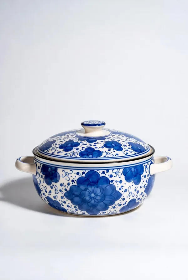 Blue_Pottery_Blue_And_White_Floral_Casserole_Pot_With_Lid