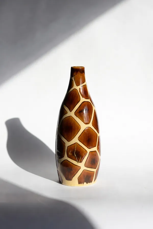 Blue_Pottery_Giraffe_Print_Brown_Decorative_Vase