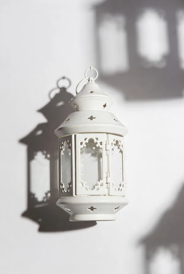 Metal_Decorative_Cutwork_White_Decorative_Lantern
