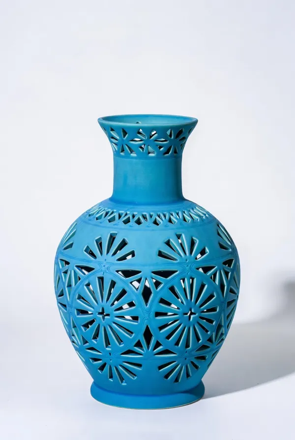 Blue_Pottery_Blue_Floral_Lattice_Vase