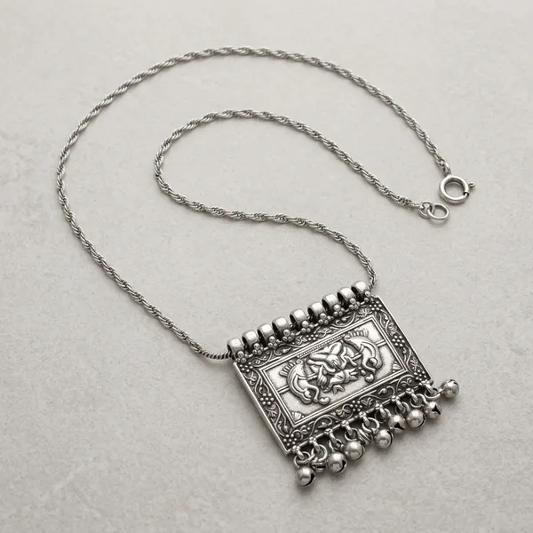 Silver_Oxidized_Elephant_Motif_Necklace_For_Women