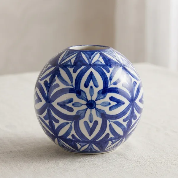 Blue_Pottery_Floral_Pattern_Blue_And_White_Round_Vase