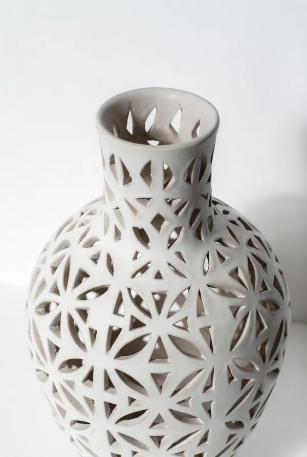 Blue_Pottery_Off_White_Floral_Cutwork_Decorative_Vase