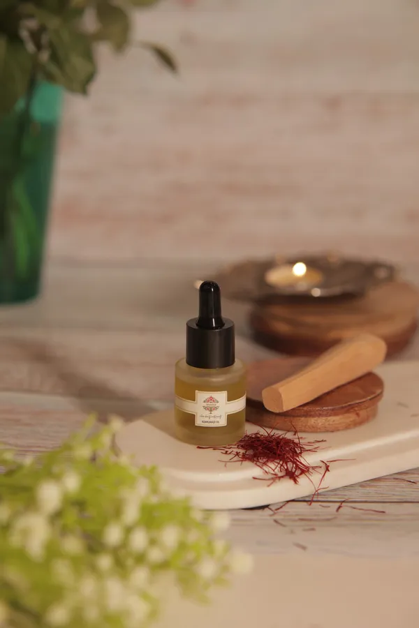 Anarna_Kumkumadi_Facial_Oil_With_Saffron_Sandalwood_&_Rose