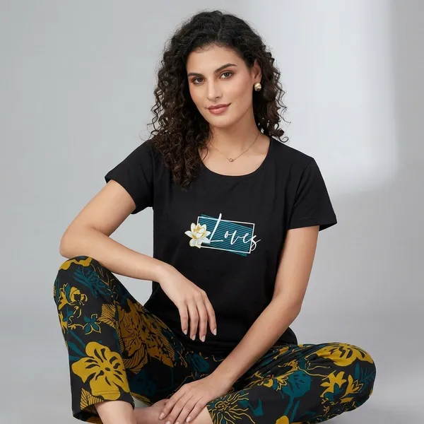 Black_Cotton_T-Shirt_And_Printed_Pants_Set_For_Women
