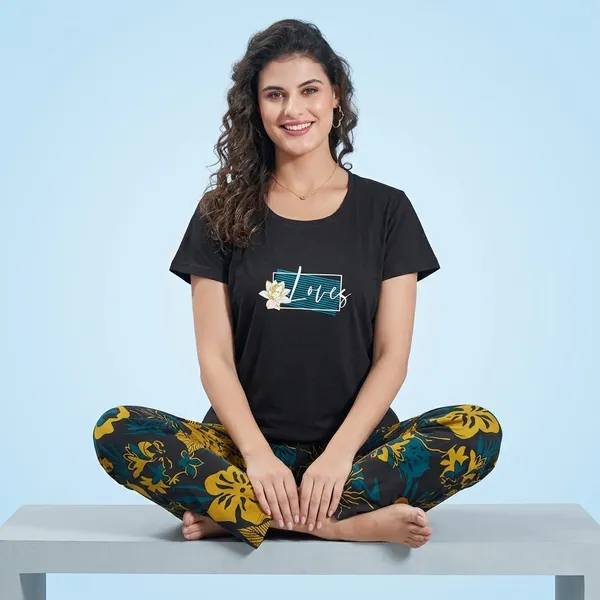Black_Cotton_T-Shirt_And_Printed_Pants_Set_For_Women