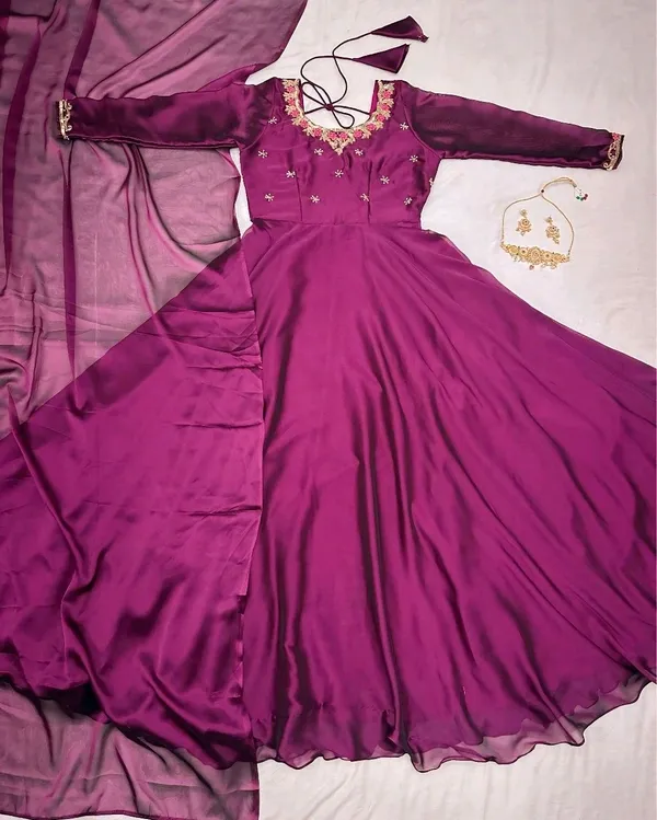 NOOR_GOWN