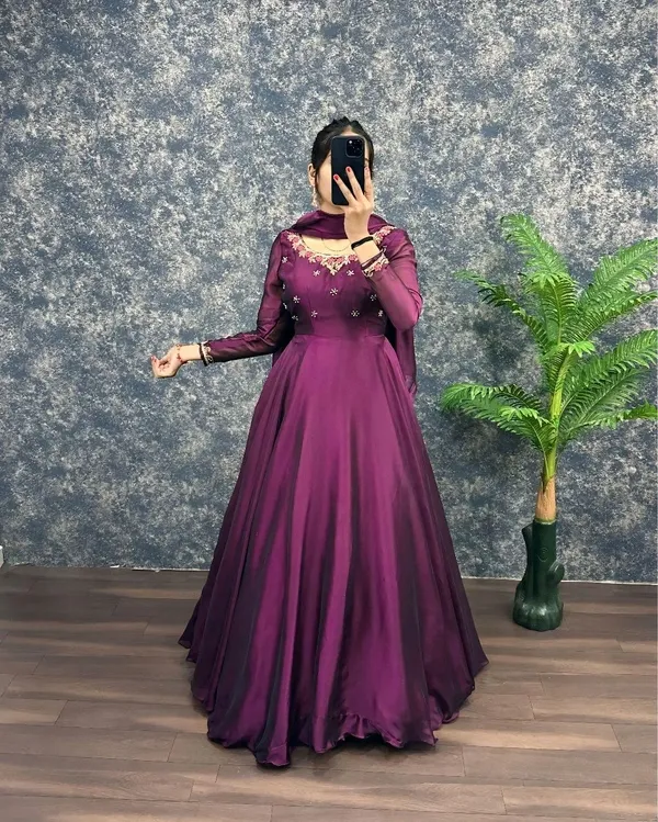 NOOR_GOWN