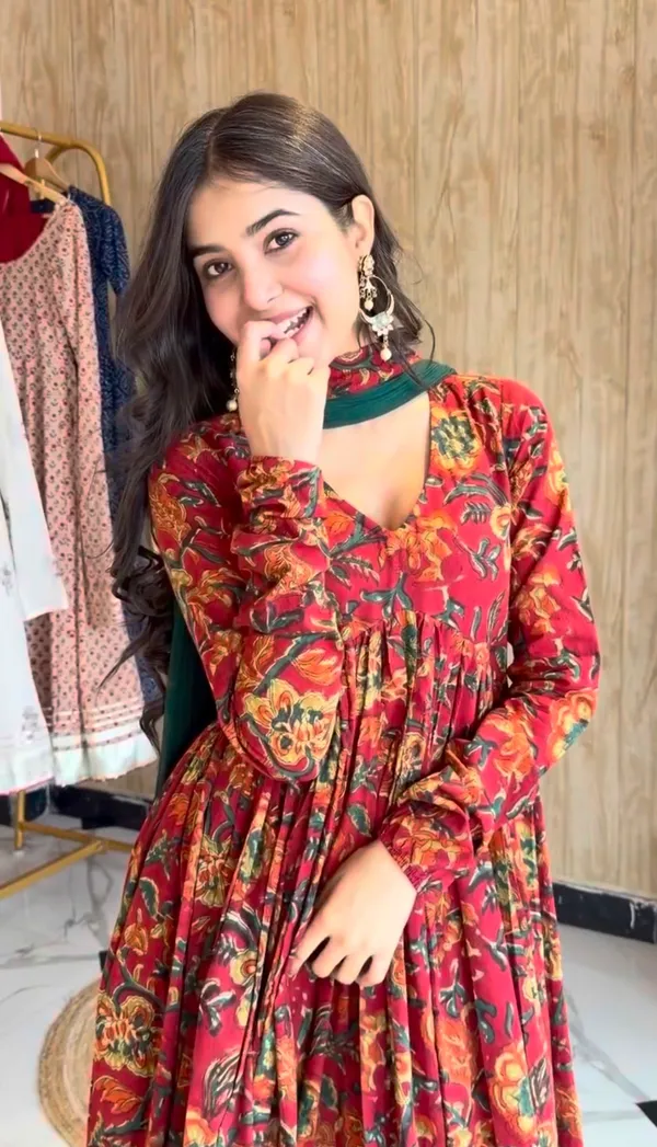 Murli_Cotton_Gown_With_Duppta_