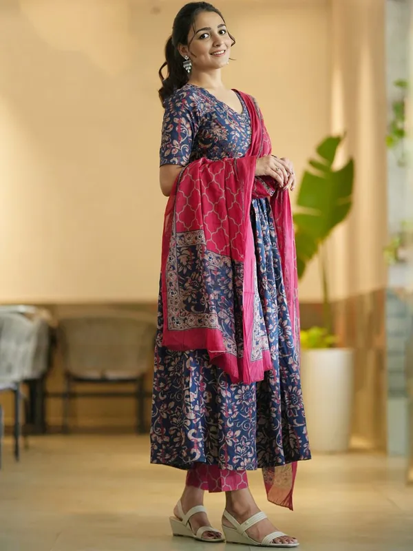 Pink_Cotton_Blend_Kurta_With_Bottom_And_Dupatta_For_Women