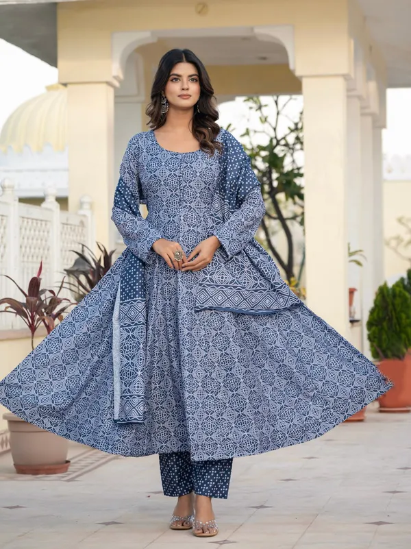Light_Blue__And_White_Heavy_Pure_Muslin_Cotton_Kurta_Set_For_Women