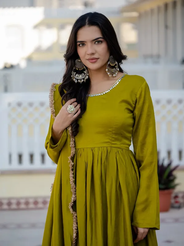 Light_Green_Heavy_Pure_Vichitra_Silk_Kurta_Set_For_Women