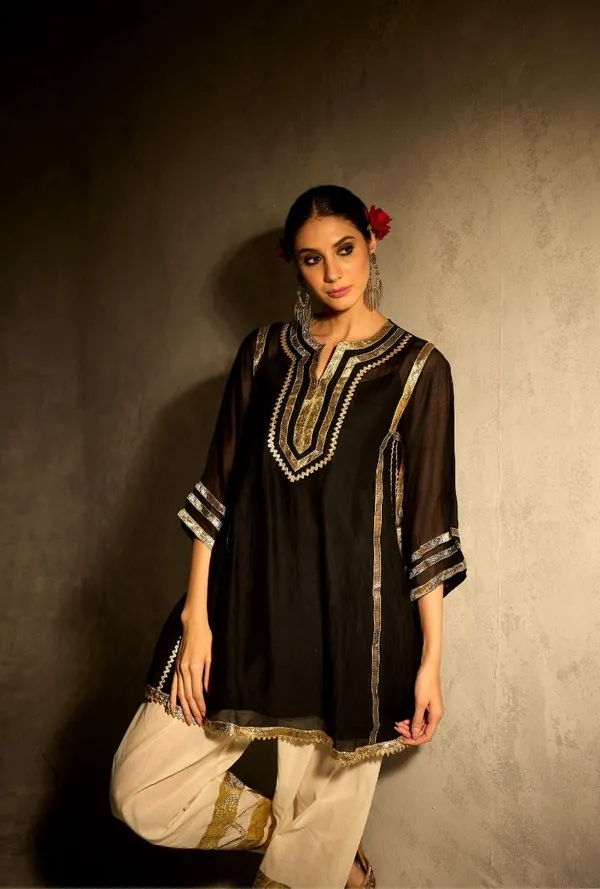 Black_And_White_Mal_Chanderi_With_Gottapatti_Lace_Kurta_Set_For_Women