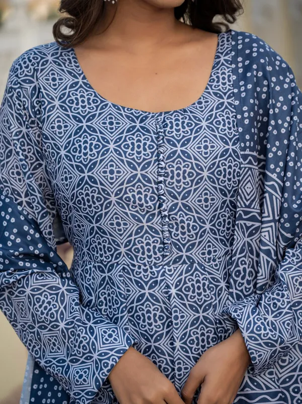 Light_Blue__And_White_Heavy_Pure_Muslin_Cotton_Kurta_Set_For_Women