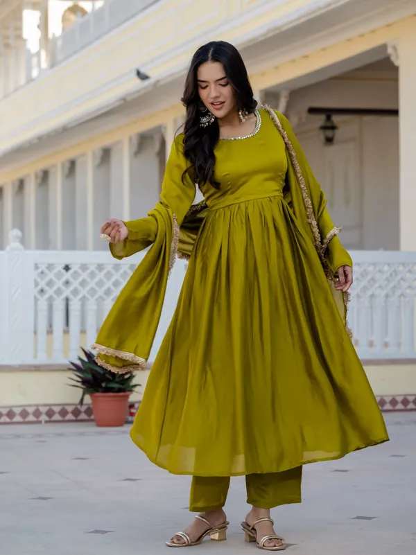 Light_Green_Heavy_Pure_Vichitra_Silk_Kurta_Set_For_Women