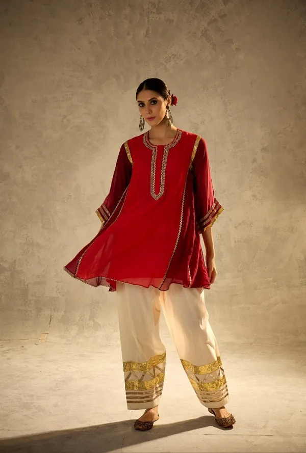 Maroon_And_White_Mal_Chanderi_With_Gottapatti_Lace_Kurta_Set_For_Women