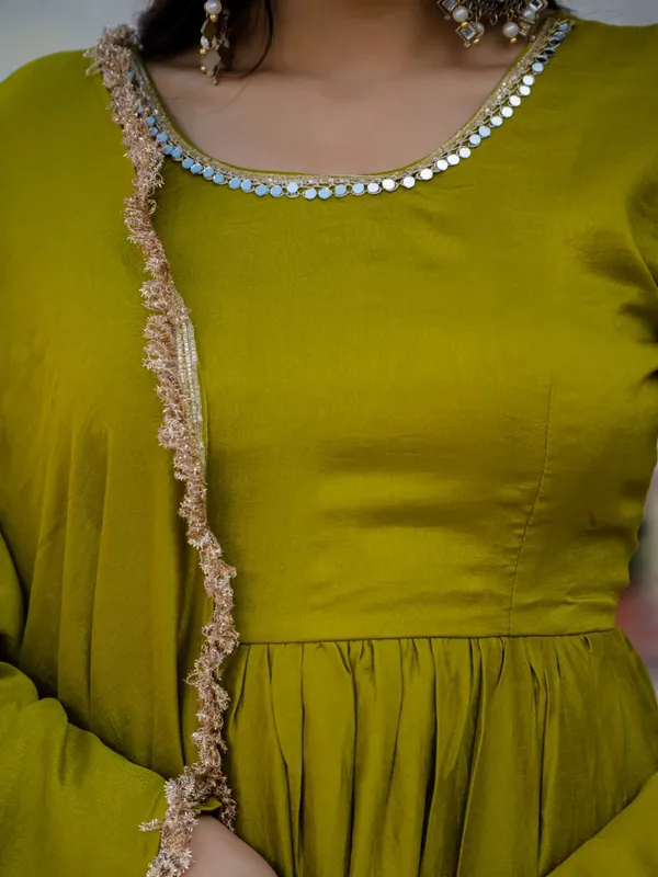 Light_Green_Heavy_Pure_Vichitra_Silk_Kurta_Set_For_Women