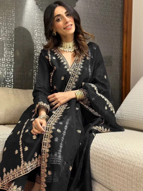 Black_Embroidered_Kurta_Pant_Set_with_Dupatta