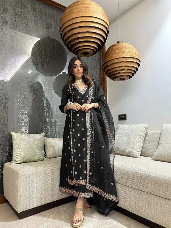 Black_Embroidered_Kurta_Pant_Set_with_Dupatta